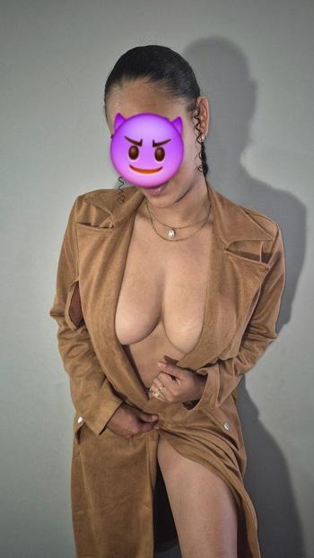 Vicky, 26  female escort, New Haven