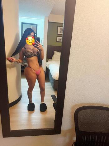 Yesenia, 28  female escort, New Haven