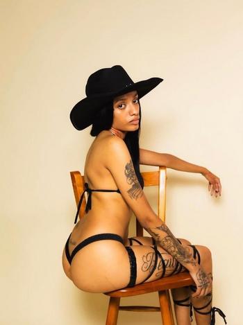 Reese, 22  female escort, New Haven