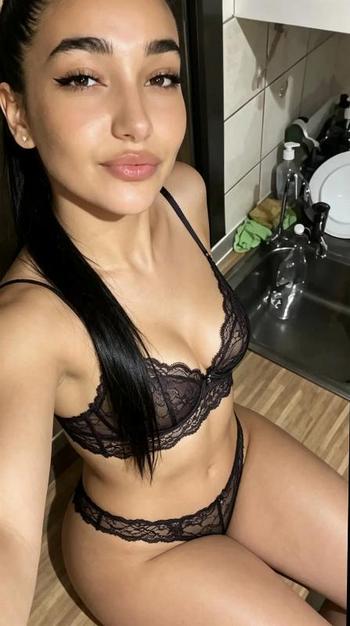 813-320-6415, 23  female escort, New Haven